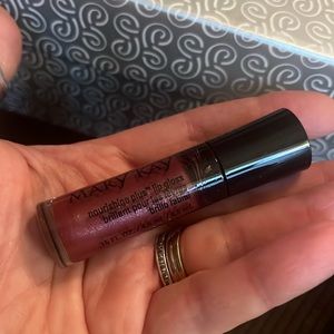 Mary Kay NIB berry, tart, nourishing, plus lipgloss